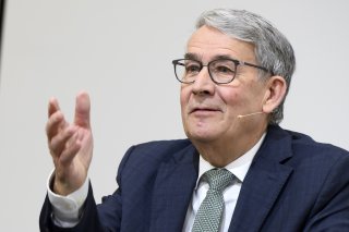 L'ancien conseiller d'Etat, sénateur et président de La Poste , Urs Schwallerr renonce à son mandat d'administrateur de l'assureur Groupe Mutuel (archives).
